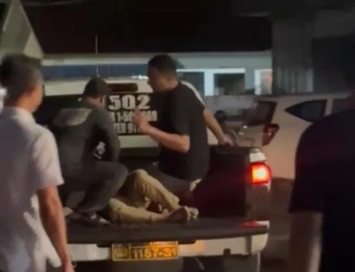 Kecelakaan Tragis di Gowa: Pemotor Kritis Tabrakan dengan Mobil Sigra Malam Ini