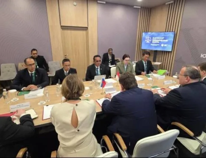 Menkum Supratman Hadiri Forum Hukum Internasional di St. Petersburg, Bertemu Jaksa Agung Rusia