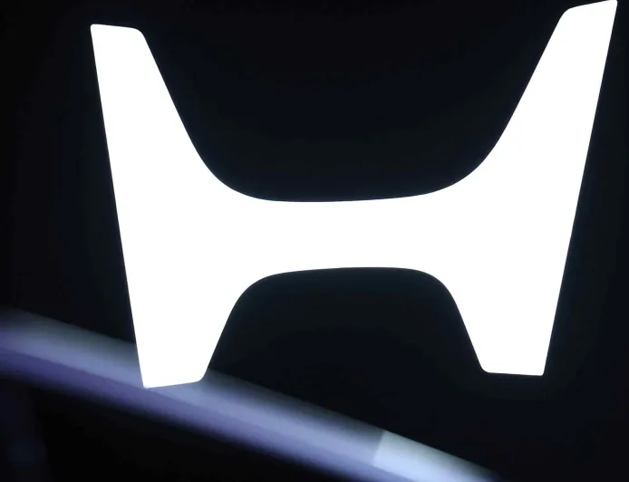 Honda CEO secures investor backing after apologizing for net loss