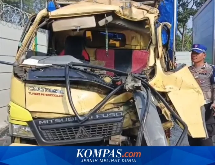 Kecelakaan Maut di Tol Cipularang Km 80, Penumpang Truk Tewas Diduga Dipicu Wing Box Pindah Lajur