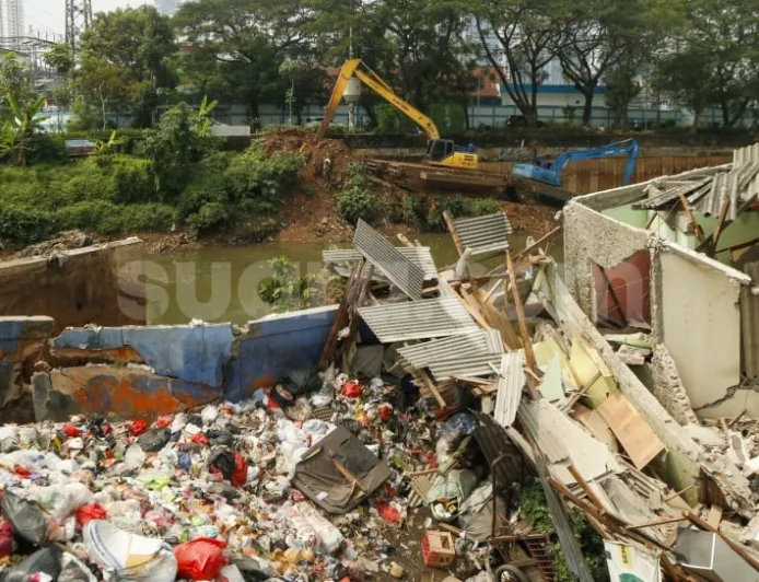 Tanah Longsor di Benhil Jakpus Hancurkan Rumah Warga, Ini Fakta Lengkapnya