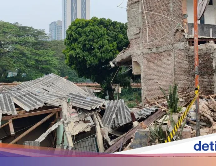 Longsor di Benhil: Nasib Rumah dan Kos Setelah Ambruk Akibat Abrasi Sungai