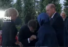 Istri Erdogan Tarik Lengan Saat Macron Hendak Cium Tangan di KTT NATO Ankara