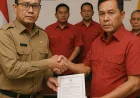Kanwil Kemenkum Kalteng Serahkan SKT Partai Gerakan Rakyat, Perkuat Kepastian Hukum