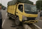 Kecelakaan Tunggal Truk di Kesambi Cirebon: Hantam Median Usai Hindari Tronton