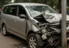 Mobil Isi 7 Penumpang Tabrak Tiang di Dago Bandung, 2 Orang Kabur Usai Kecelakaan