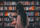 Validasi Sosial Mengalahkan Literasi: Mengapa Kita Lebih Takut Kusam daripada Bodoh?