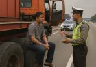Truk Trailer Mogok di Tol Bocimi, PJR Berikan Edukasi Keselamatan untuk Sopir