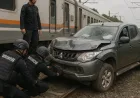 Brimob Sigap Evakuasi Mobil Tertabrak KA Gajayana di Bekasi, Pengemudi Tewas