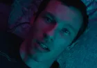 Trailer Neuromancer Apple TV: Callum Turner Jadi Hacker Cyberpunk Ikonik