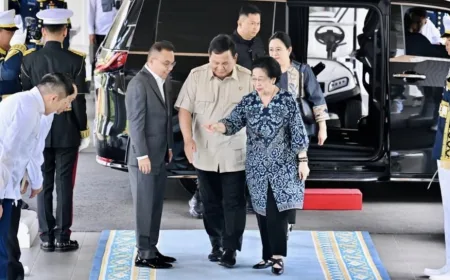 Puan Maharani Tegaskan PDIP Bukan Partai Abu-abu, Senyum Saan dan Cucun Jadi Sorotan