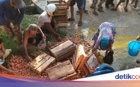 Truk Angkut 1,3 Ton Telur Terguling di Purbalingga, Warga Malah Menjarah