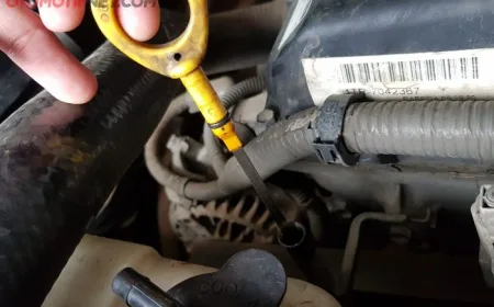 Tanda Oli Mobil Bekas Tercampur Air, Ini Cara Cek Kerusakan Akibat Banjir