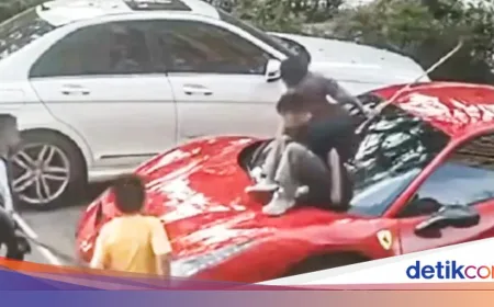 Mobil Ferrari Viral Dipakai Bocah Main Perosotan, Pemilik Gugat Orang Tua