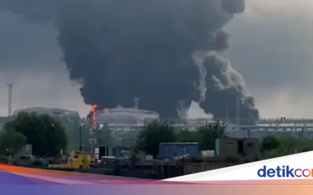 Ukraina Serang Terminal Minyak Penting di St Petersburg, Rusia Terancam Krisis BBM
