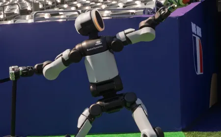 Robot Humanoid Pemain Sepak Bola yang Antar Bola di Pertandingan Piala Dunia Brasil vs Norwegia