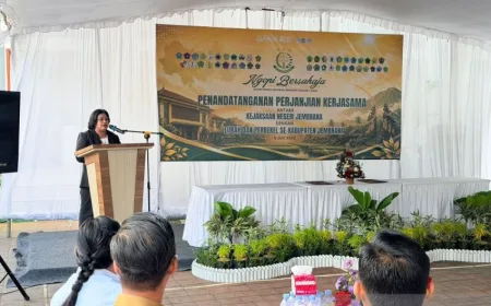 Kejari Jembrana Perkuat Desa Lindungi Aset Lewat MoU Pendampingan Hukum