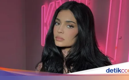 Kylie Jenner Pangkas Harga Rumah Holmby Hills Jadi Rp 179 Miliar, Kenapa Belum Laku?