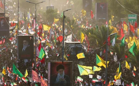 Iringan Peti Khamenei Tiba di Irak, Ribuan Warga Antusias Meski Cuaca Panas