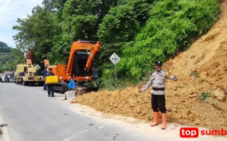 Longsor di Gunung Padang: Dinas PUPR Kerahkan Alat Berat Buka Akses Jalan