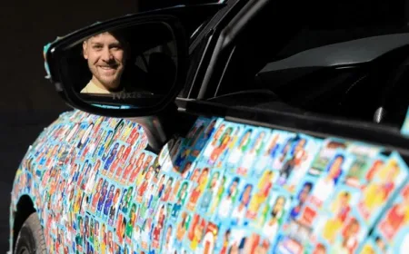 Demam Piala Dunia 2026: Mobil Unik Diselimuti Ratusan Stiker Panini