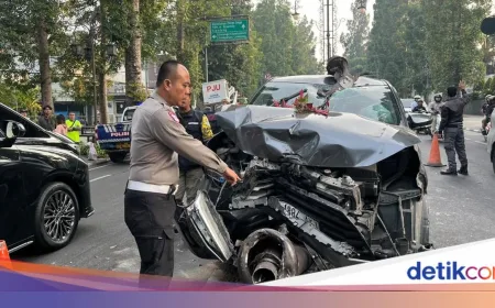 Mobil Tabrak Tiang PJU di Dago Bandung, Penumpang Diduga Mabuk