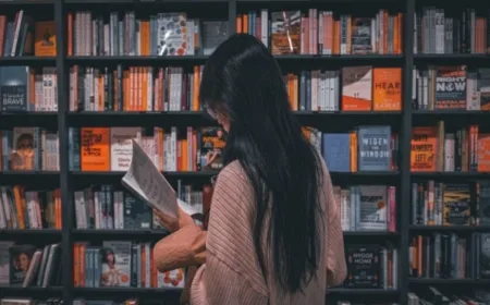 Validasi Sosial Mengalahkan Literasi: Mengapa Kita Lebih Takut Kusam daripada Bodoh?