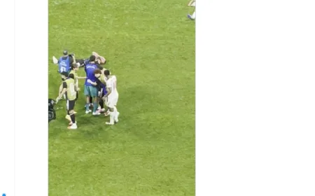 Penyebab Jude Bellingham Pukul Kepala Valentin Barco Usai Inggris vs Argentina Semifinal Piala Dunia 2026