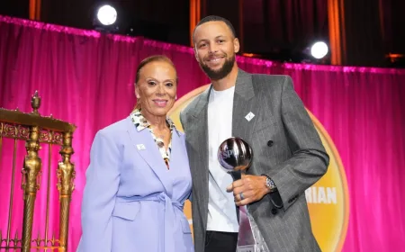 Stephen Curry Raih Penghargaan Muhammad Ali atas Dedikasi Kemanusiaan 2026