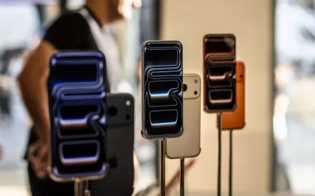 Google dan Apple Hadapi Tekanan Uni Eropa Atas Masa Depan Asisten AI