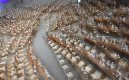 Hampir Separuh Anggota DPR Absen Saat Paripurna Penutupan Masa Sidang V 2025-2026