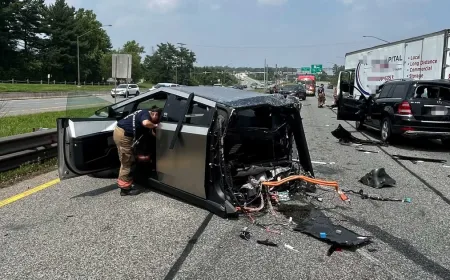 Tesla Cybertruck Terbelah Dua dalam Kecelakaan Truk Lepas Kendali di AS, Semua Penumpang Selamat