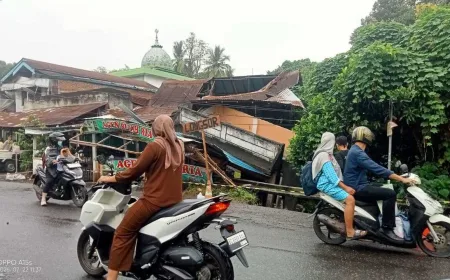 Longsor di Lubuklinggau Akibat Hujan Deras: Rumah Ambruk dan Jembatan Terancam Roboh