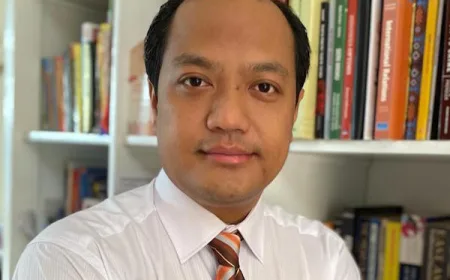 Analisis Politik Ahmad Khoirul Umam: Pergeseran Arah Partai Demokrat AS Menuju Pilpres 2028