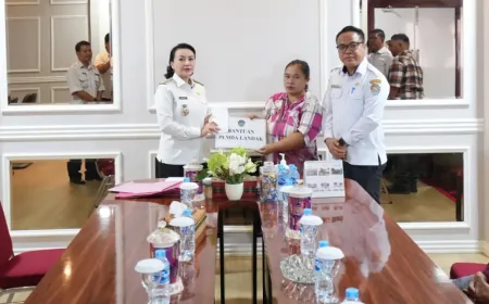 Pemkab Landak Salurkan Bantuan Sosial untuk Korban Bencana dan Musibah