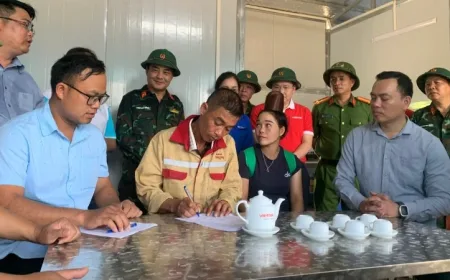Penyerahan 7 Rumah Pertama untuk Korban Banjir Muong Than di Lai Chau