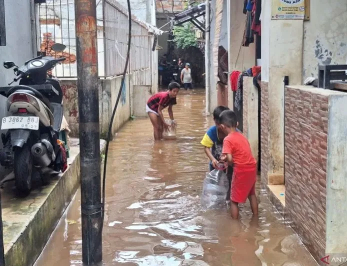 Sinergi Lintas Sektor Percepat Penanganan Banjir di Palmerah Jakarta Barat