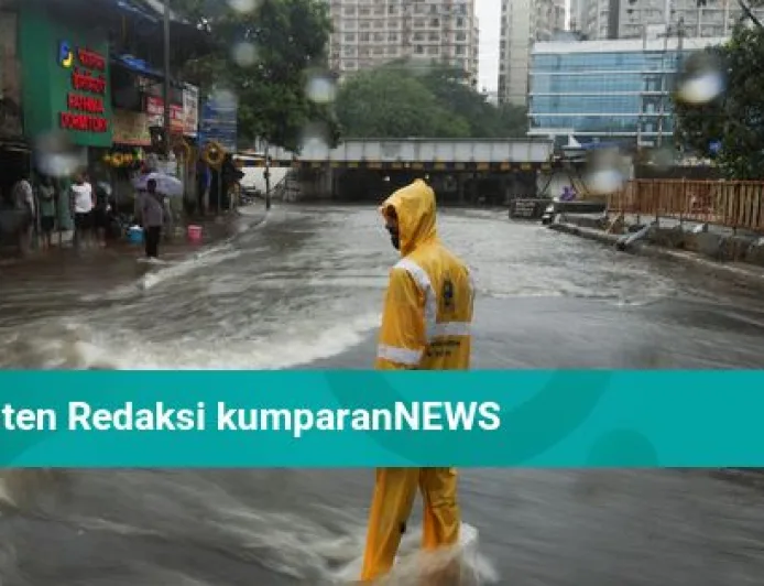 Hujan Monsun Guyur Mumbai: Jalanan Banjir dan Pohon Tumbang Jadi Tantangan Besar
