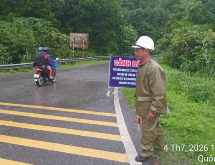 Peringatan Risiko Tanah Longsor di Jalan Raya Nasional 18C Quang Duc Hadapi Topan No. 1