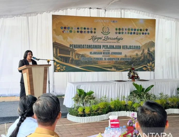 Kejari Jembrana Perkuat Desa Lindungi Aset Lewat MoU Pendampingan Hukum
