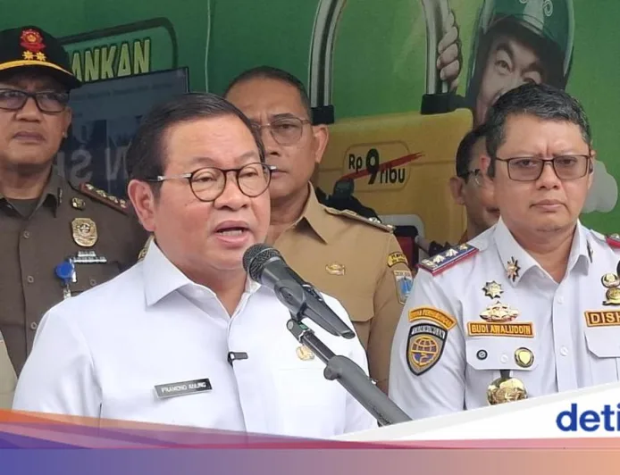 Pramono Anung Perintahkan Perbaikan Jalan Ambles Pulogadung Segera Ditangani