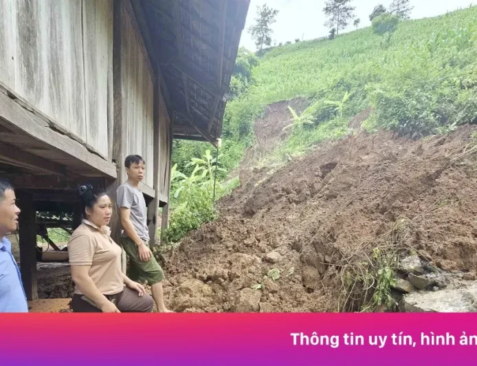 Rumah Dua Lantai Ambruk Akibat Tanah Longsor di Desa Giao Chan, Lai Chau