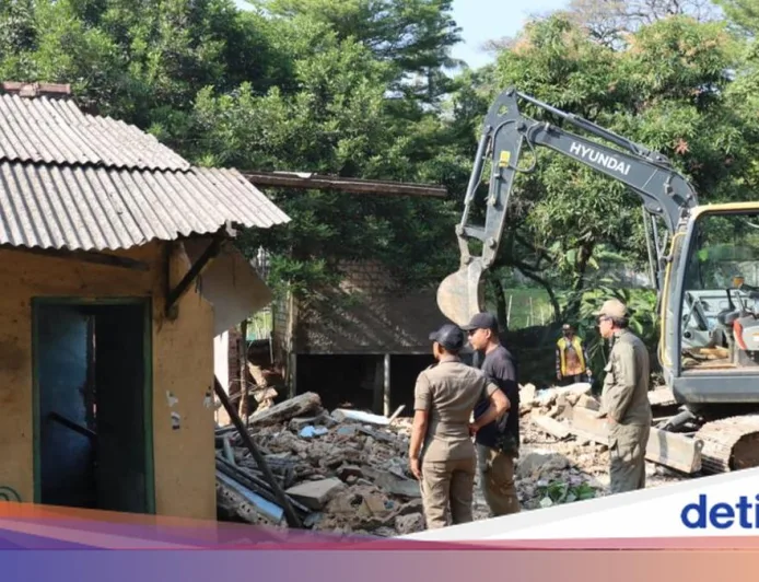 103 Bangunan Liar di Ciseeng Bogor Dibongkar Akibat Picu Banjir