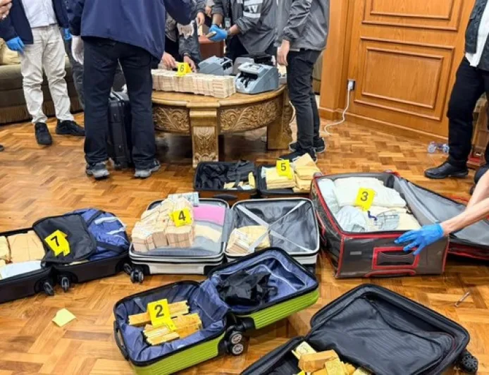 Brankas Emas 74 Kg dan Uang Rp476 Miliar di Sentul, Benarkah Milik Jampidsus Febrie?