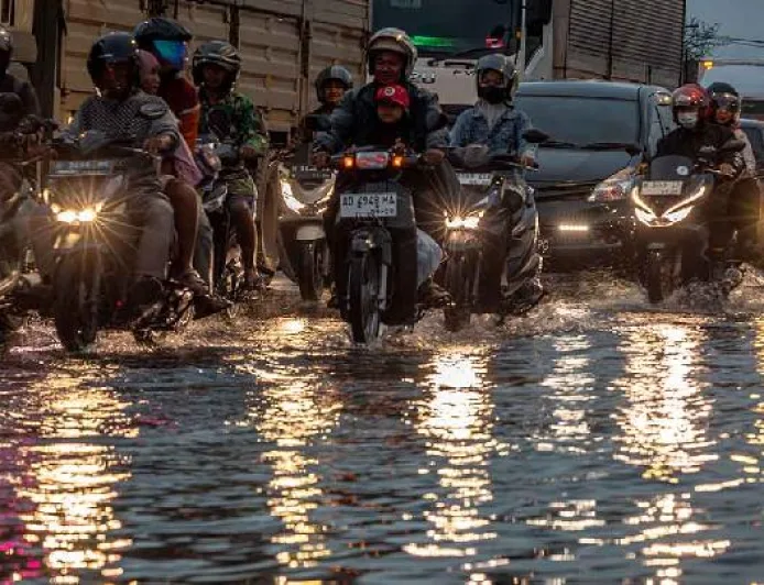 Kenapa Sistem Peringatan Dini Banjir Harus Diperkuat AI: Manfaat dan Tantangannya