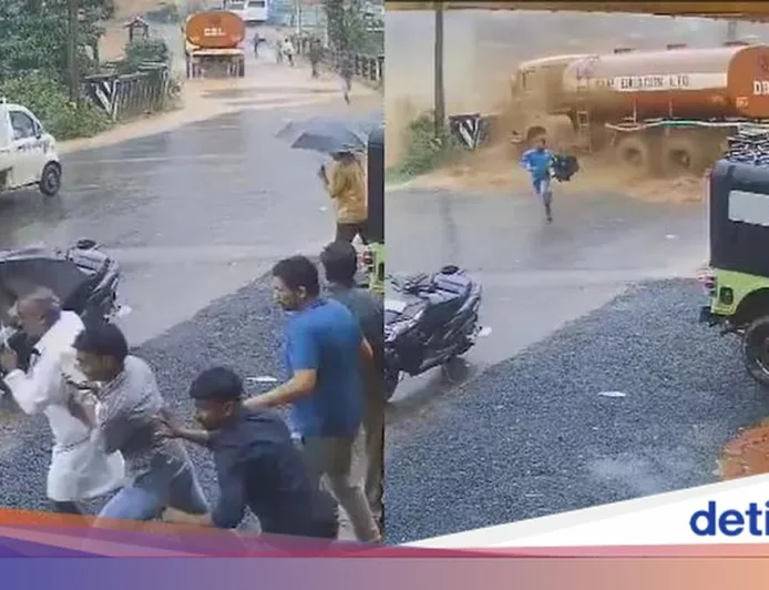 Longsor Mengerikan di India: 3 Orang Selamat Nyaris Tertabrak Truk