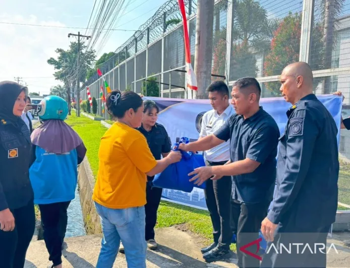 Lapas Kelas I Medan Salurkan Bantuan Sosial untuk Masyarakat Sekitar