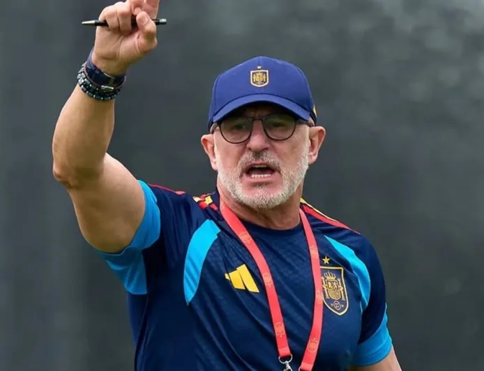 De La Fuente Tegaskan Pedri Main di Spanyol Berbeda dengan di Barcelona