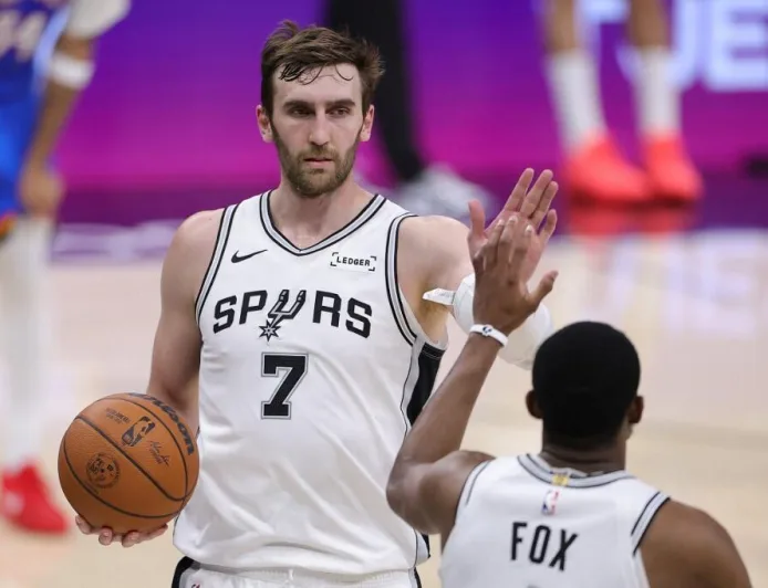 Luke Kornet Ikut Membujuk LeBron James Merapat ke San Antonio Spurs