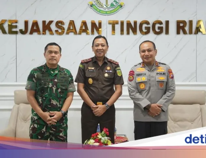 Kapolda Riau Perkuat Sinergi Penegakan Hukum Lewat Kunjungan ke Kajati